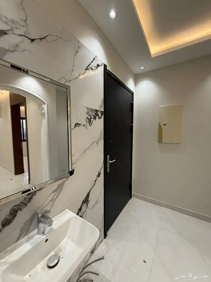 دورين للإيجار في حي الملقا 2