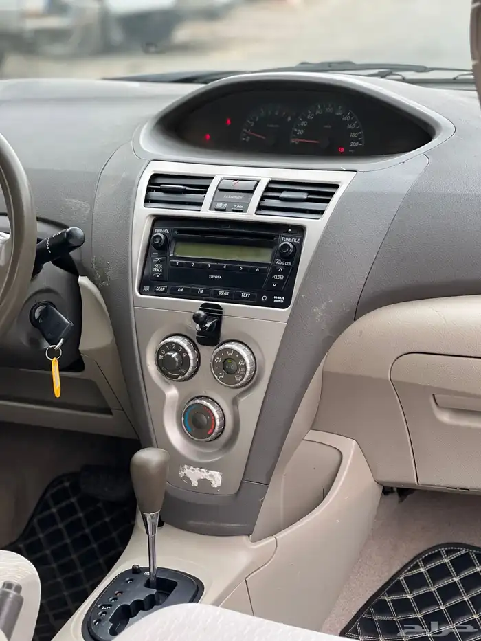 تويوتا يارس 2012 5