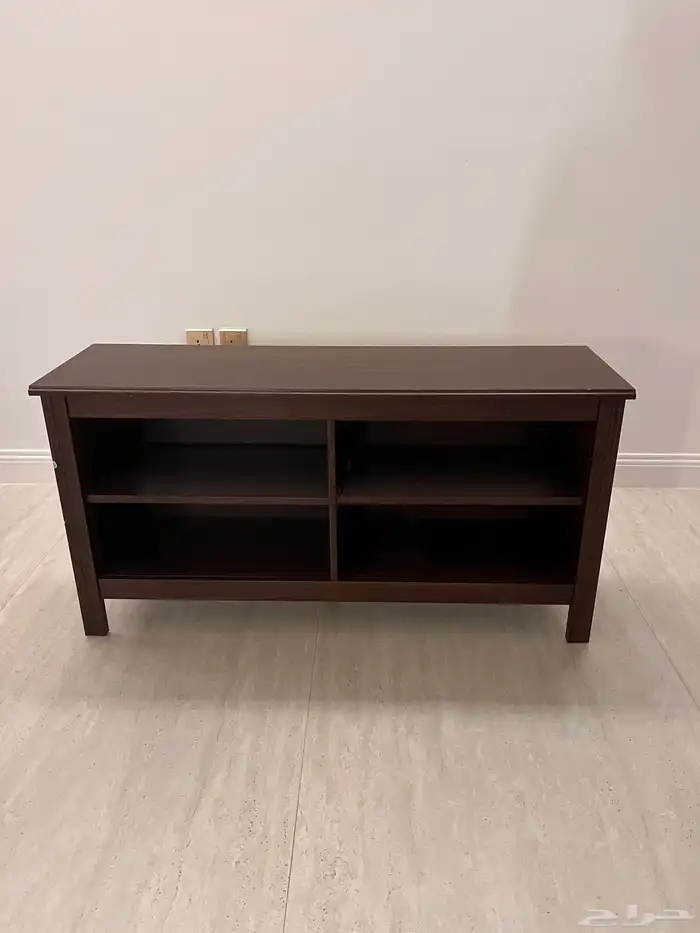 طاوله تلفزيون ايكيا العرض 36 و الطول 122 و الارتفاع 63 0