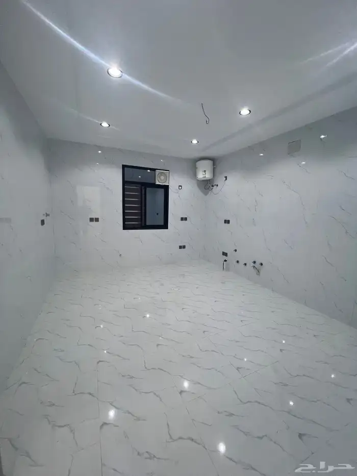 روف علوي فاخر للبيع حي النور شمال الخميس 6