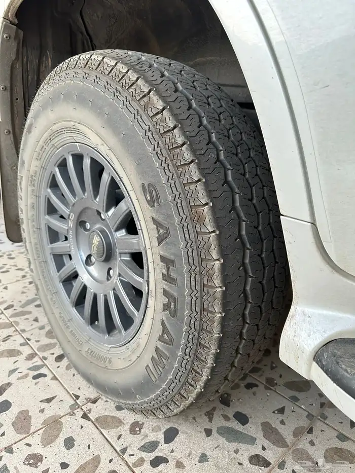 جنوط بكفراتهم اصلي لجكسار لاندكروز 1