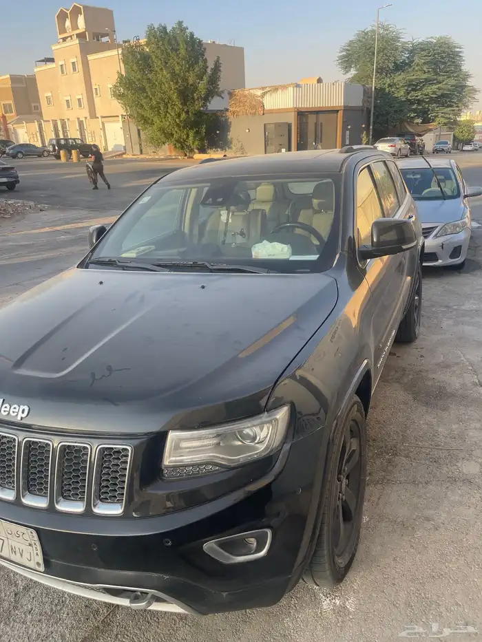 للبيع  جيب جراند شيروكي Overland 4 4 موديل 2015 4