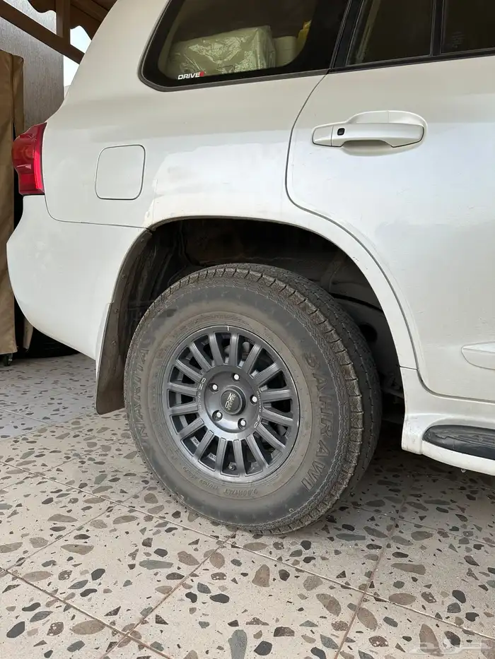 جنوط بكفراتهم اصلي لجكسار لاندكروز 0