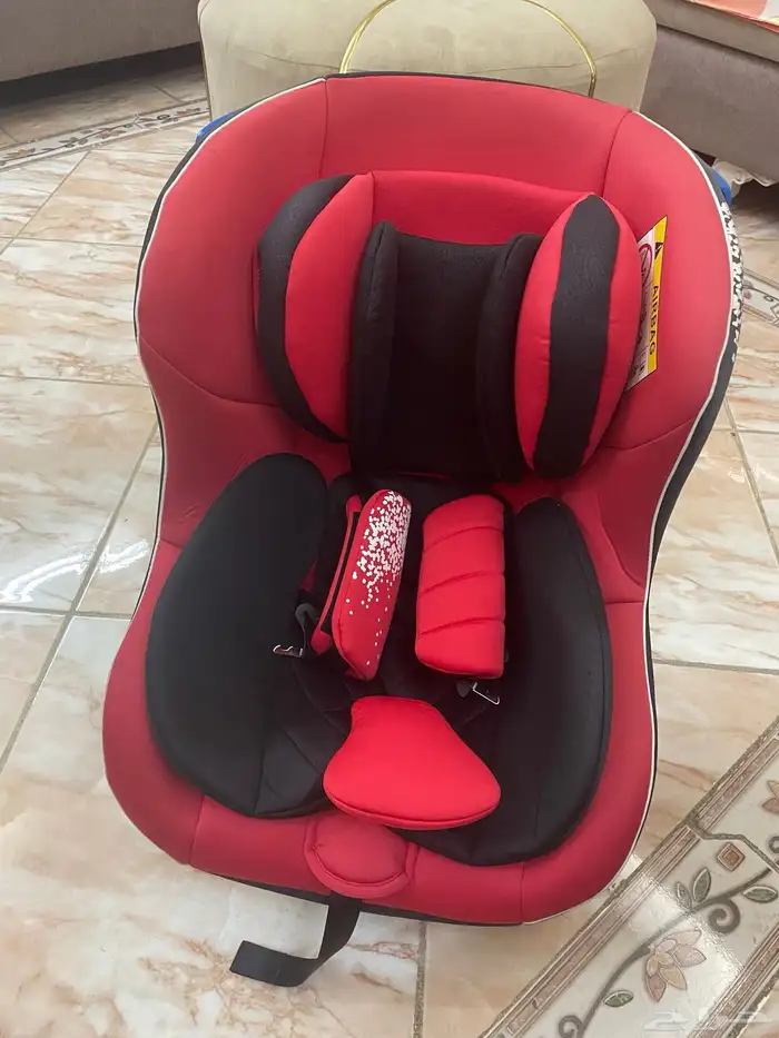 كارسيت وكرسي طعام شبه جديد 0