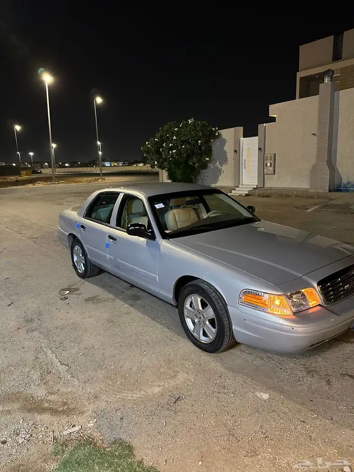 اعرض لكم فورد للبيع نضيف 1