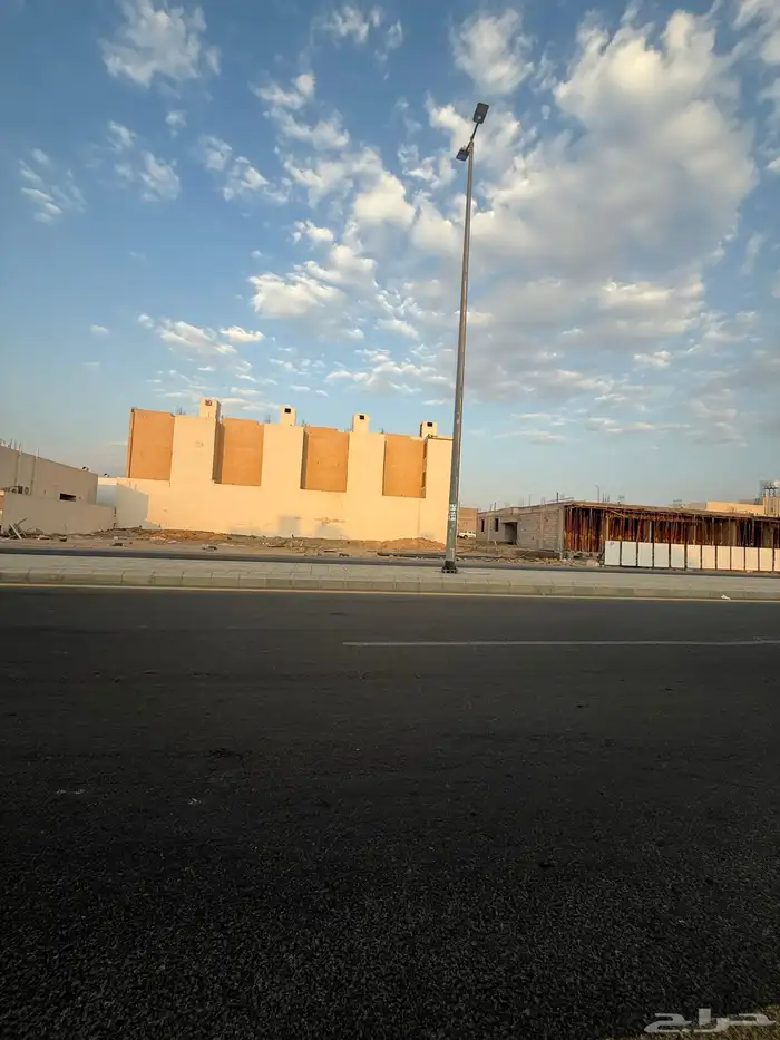 للبيع ارض تجارية في مخطط النبلاء م500 شارع 30م 0