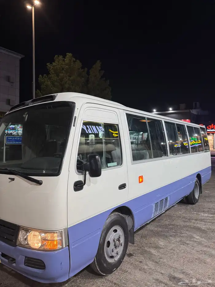 كوستر بنزين موديل 2010 مخزن 30 مقعد 13