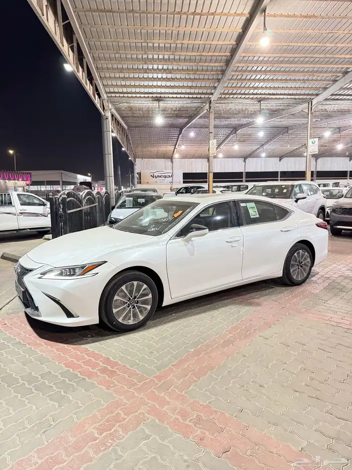 لكزس ES250 فئة AA بنزين 2025 0