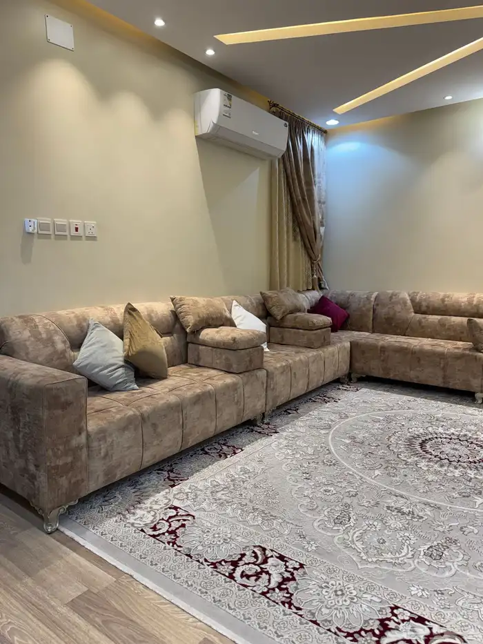 كنب للبيع ابها قابل للمفاوضة بالسعز 0