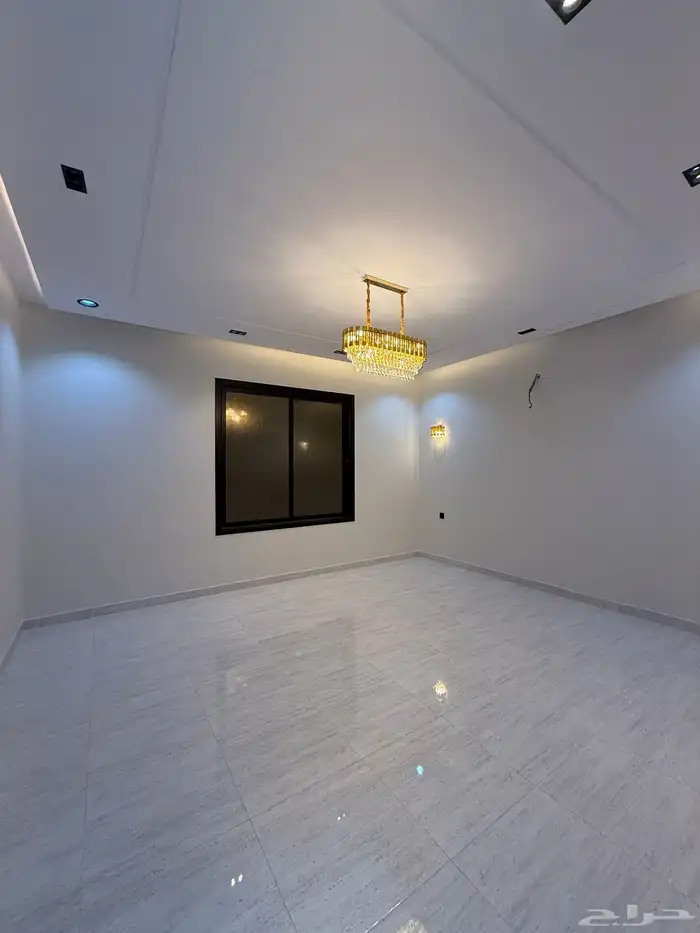 للبيع شقه أرضيه وروف علوي بحي الراقي وبجوار الخدمات 34