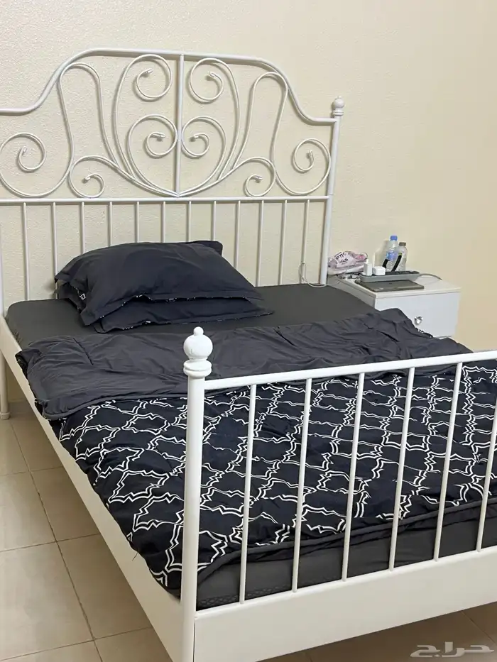 سرير ايكيا للبيع مع المرتبة 0