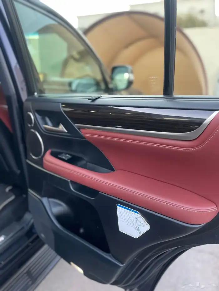للبيع لكزس LX570s سعودي بودي بلد 19