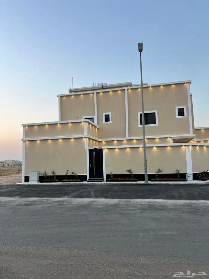 فيلا على شارعين جنوبية شرقية ( للبيع ) 1