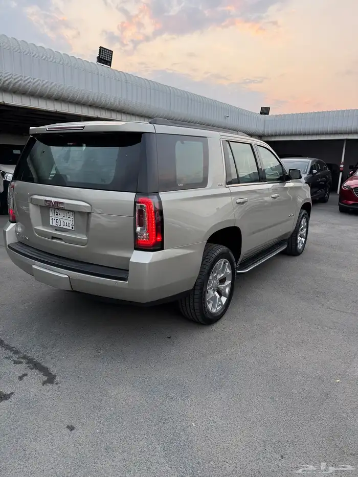 يوكن 2017 SLT دبل فل كامل سعودي 13