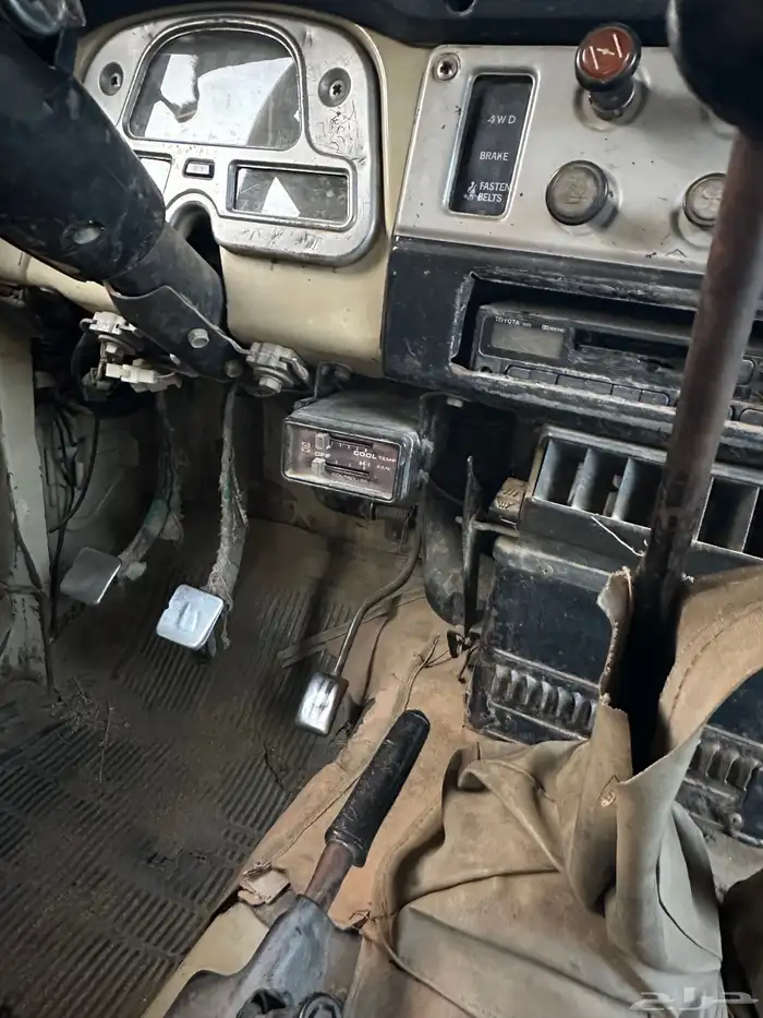 جيب ربع مصندق FJ40 موديل 1983 10