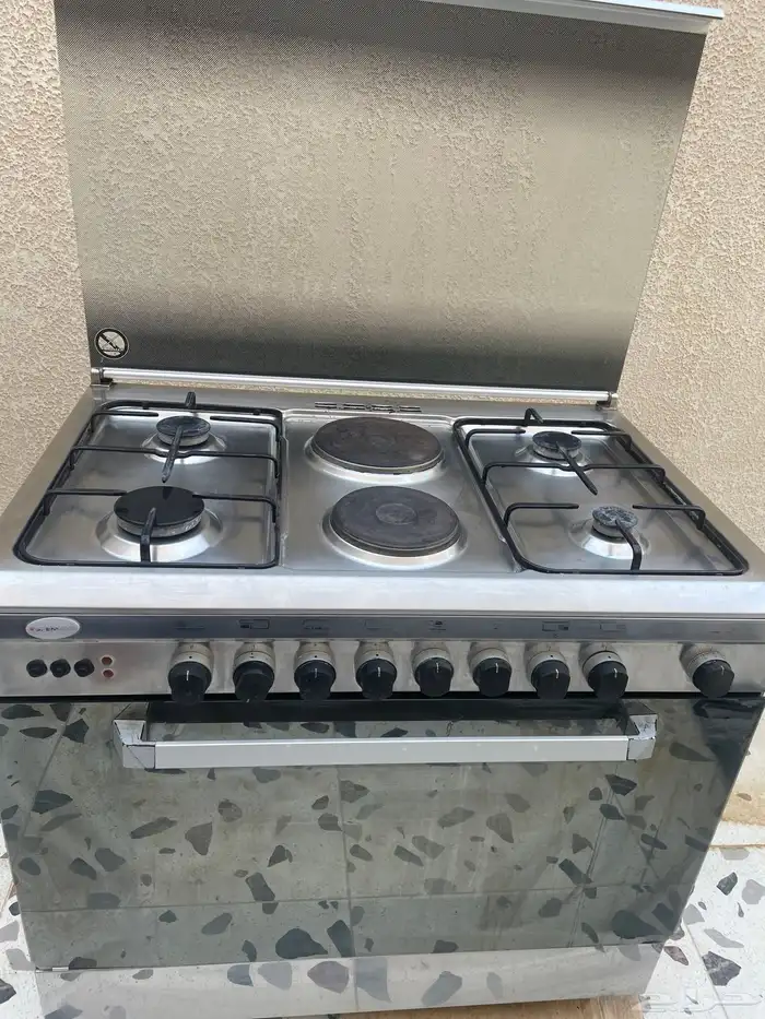 فرن مع شوايه ماركه قلم قاز وعيون وسط كهرباء الخرج 0