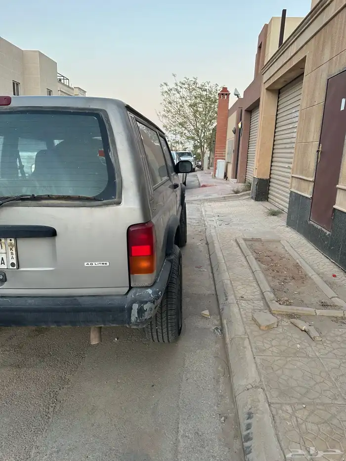 جيب شيروكي باب واحد 2001 4
