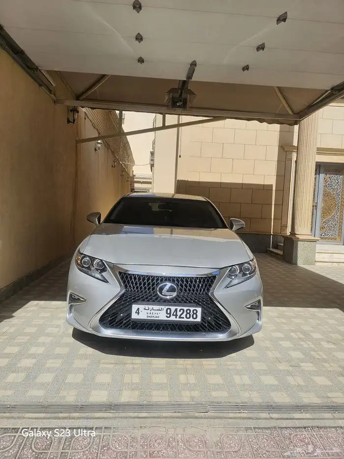 للبيع سياره موديل 2014 نوع السياره لكزسES 350 وارد الامارات 6