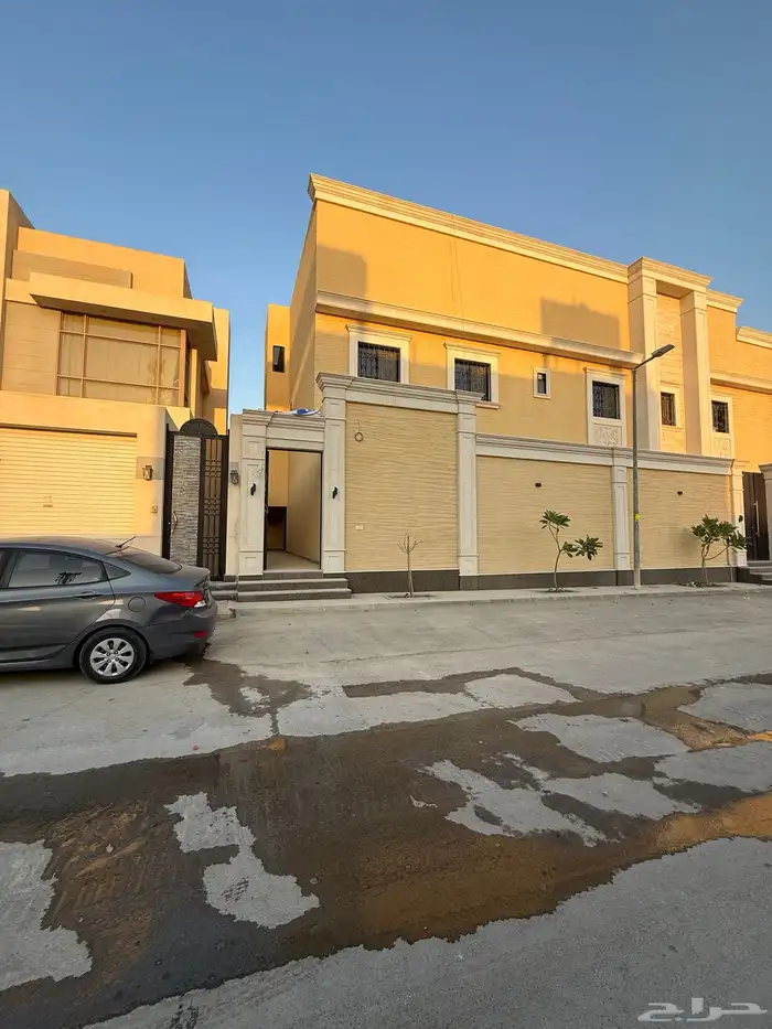 دورين للإيجار في حي الملقا 0