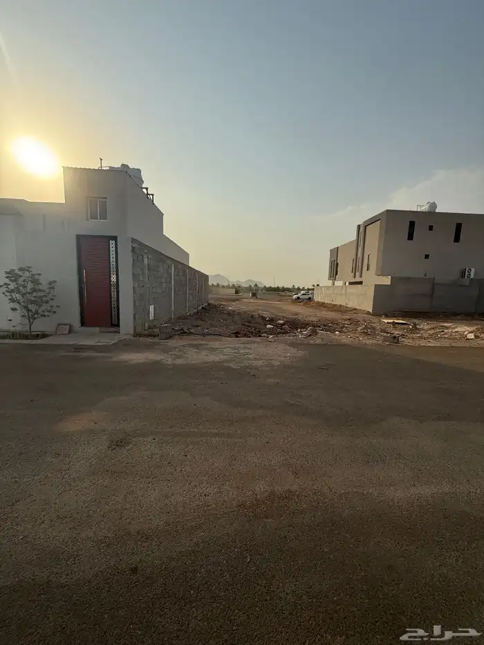 للبيع ارض في حي الزهرة (ج) م 230 شارع 14م غربي 8