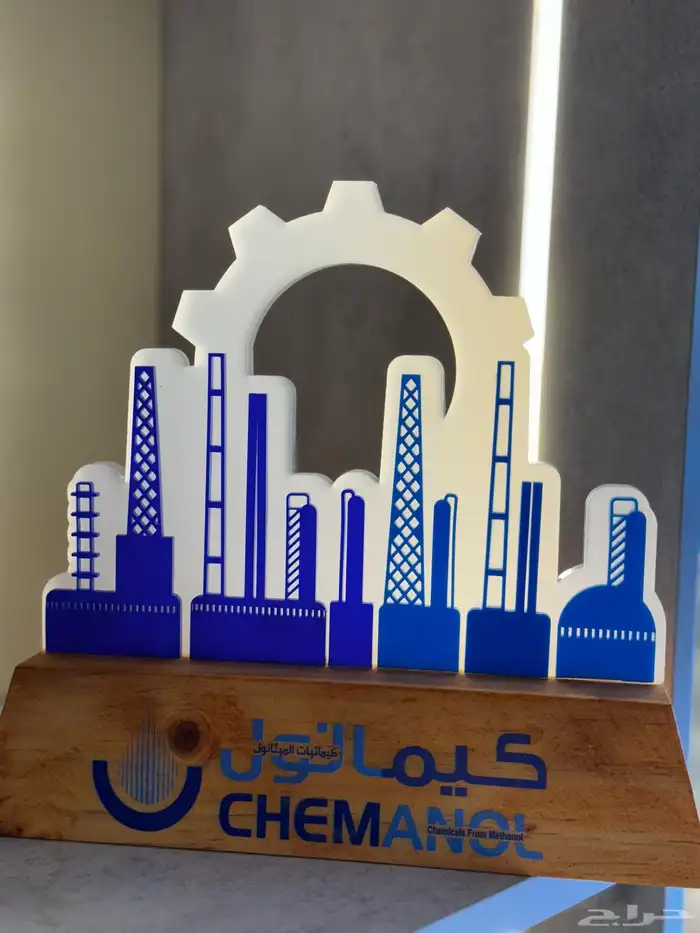 تنفيذ دروع تذكارية وهدايا دعائية بطباعة احترافية 12