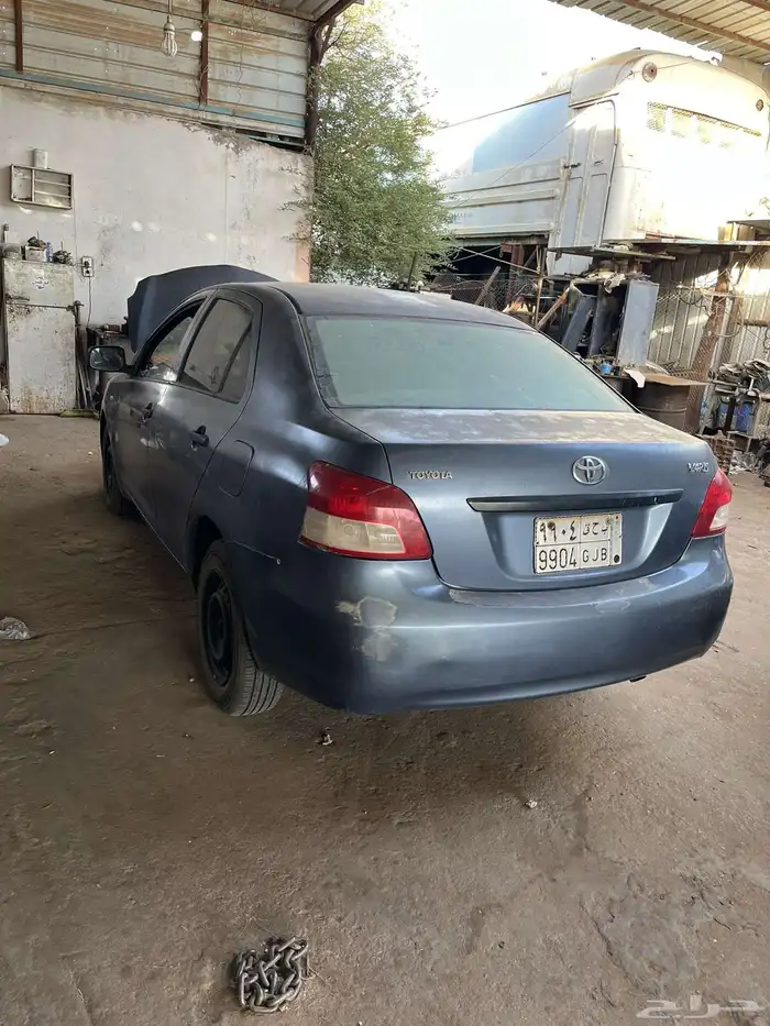 للبيع يارس 2010 يبي لها مكينة 1