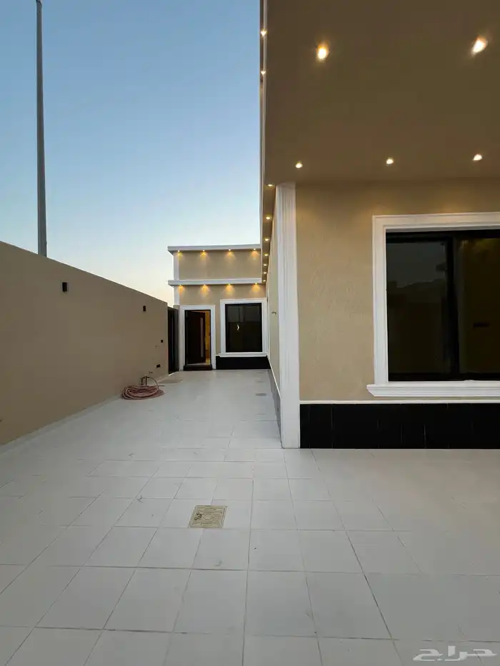 فيلا على شارعين جنوبية شرقية ( للبيع ) 3