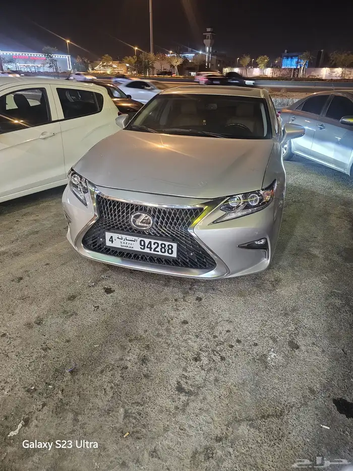 للبيع سياره موديل 2014 نوع السياره لكزسES 350 وارد الامارات 7
