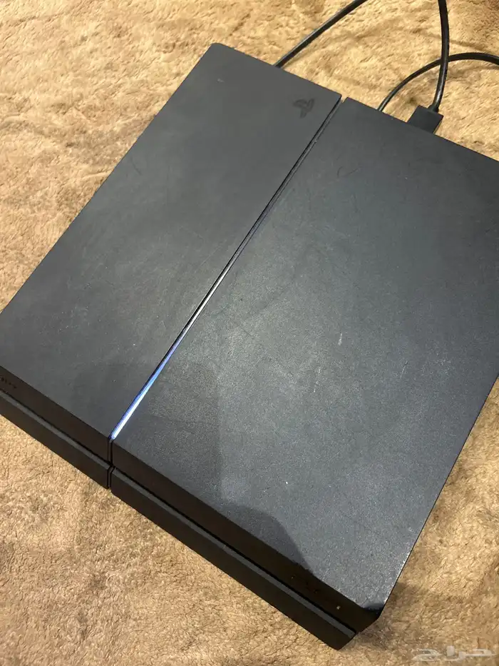 بلاستيشن 4 شغال 100   و وحدة تحكم 1 0