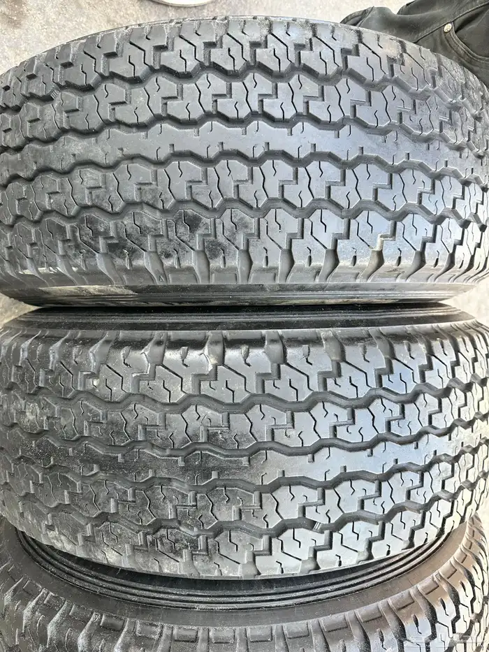 جنوط الحميد جيب ربع او شاص مع كفرات دنلوب 275.70.16 ت22 14