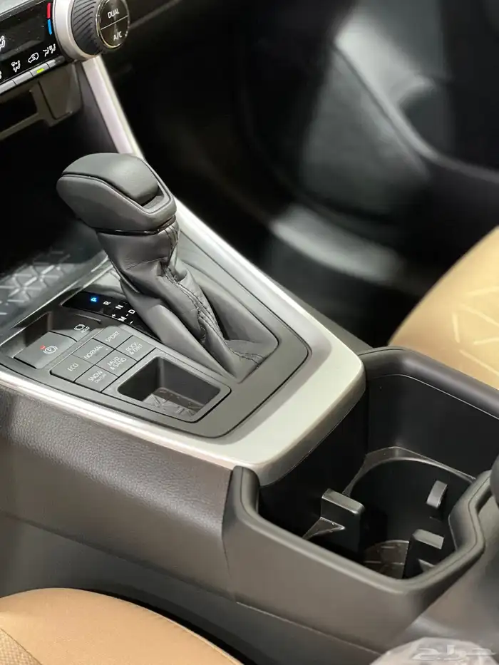 تويوتا   راف فور XLE بنزين فتحة 2023 جديد سعودي 108.100شامل 8