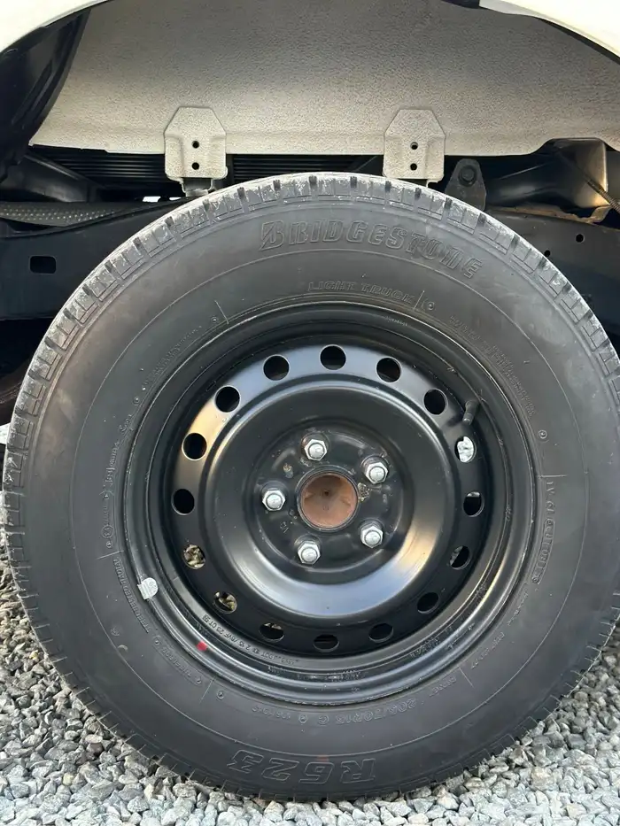 هايلوكس غمارتين بنزين مديل 2015 GLX مخزن 27