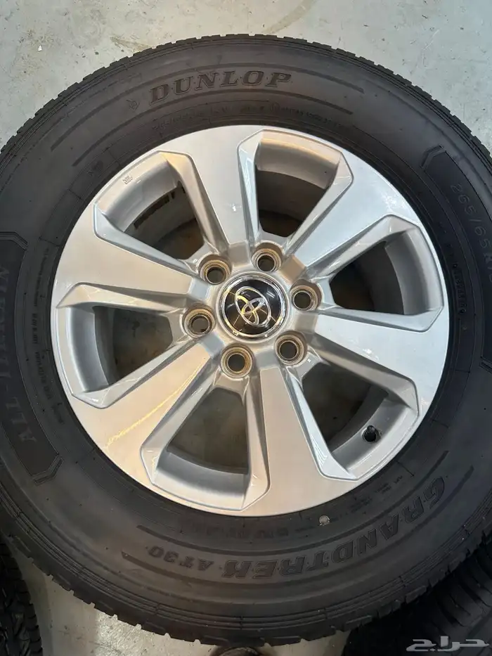 جنوط لاندكروزر 2023 مقاس 18 أصلي وكالة 3