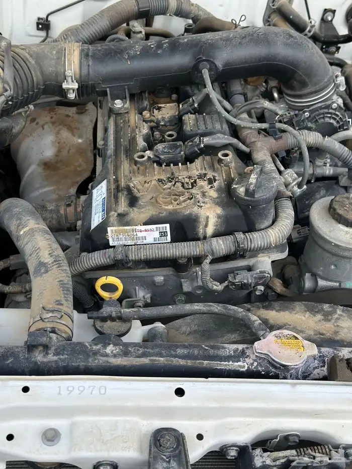 هايلوكس غمارتين بنزين مديل 2015 GLX مخزن 33