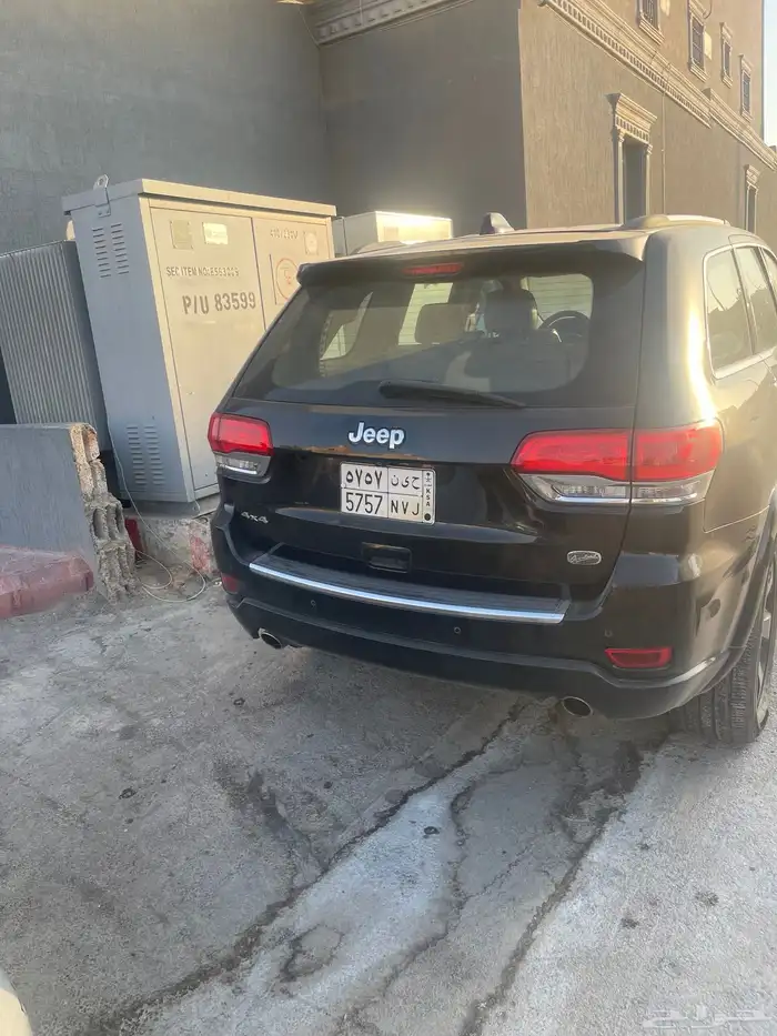 للبيع  جيب جراند شيروكي Overland 4 4 موديل 2015 0