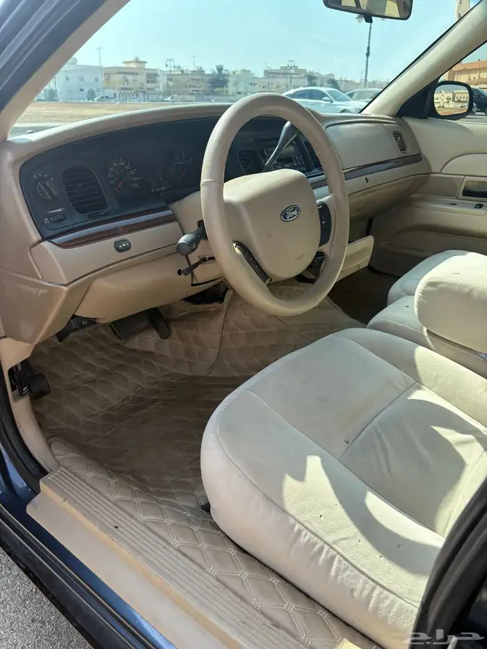 للبيع فورد فكتوريا 2011 حكومي 24