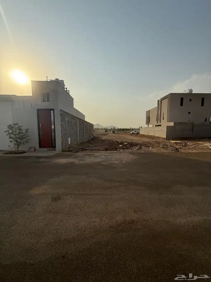 للبيع ارض في حي الزهرة (ج) م 230 شارع 14م غربي 18