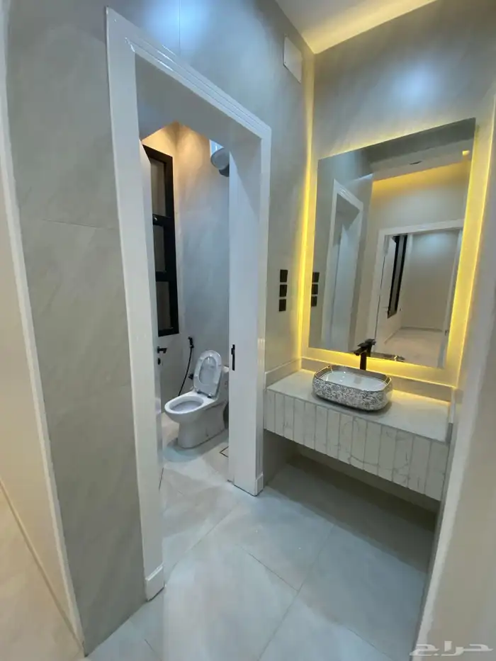 للبيع روف علوي مع ملحق تشطيب فاخرمساحة كبيرةحي الجوهر670الف 25