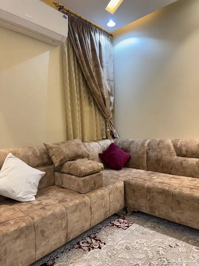 كنب للبيع ابها قابل للمفاوضة بالسعز 1