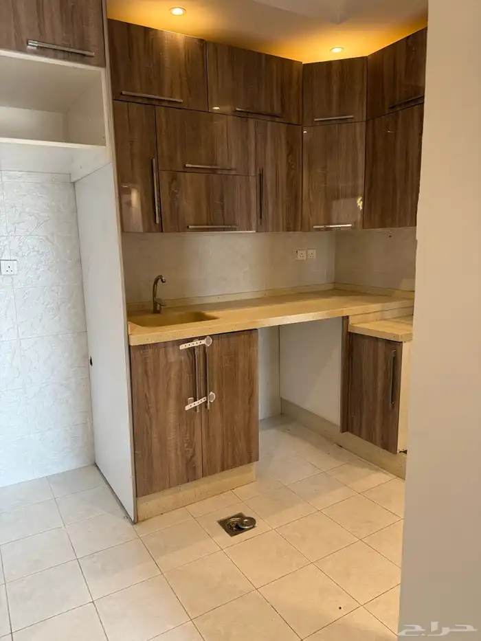 شقه للبيع مستخدمه جده حي السلامه 2 5