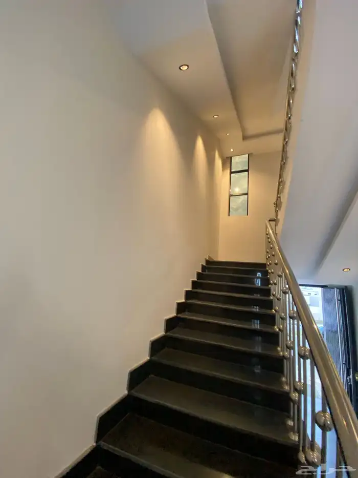 للبيع روف علوي مع ملحق تشطيب فاخرمساحة كبيرةحي الجوهر670الف 6