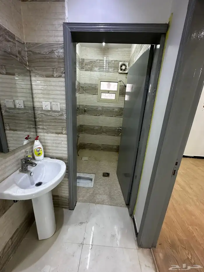 شقتين لإيجار في حي طويق 6