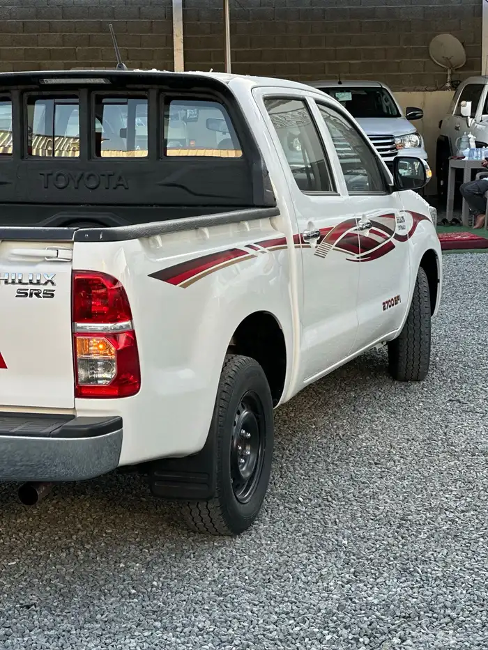 هايلوكس غمارتين بنزين مديل 2015 GLX مخزن 23