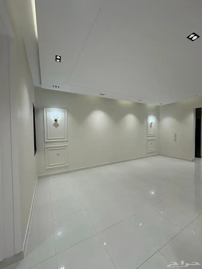 للبيع ادوار ارضية وعلوية بحي المعارض الخميس 18