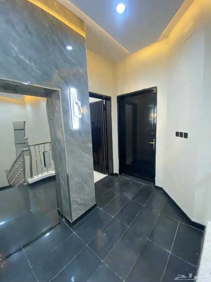 للبيع روف علوي مع ملحق تشطيب فاخرمساحة كبيرةحي الجوهر670الف 23