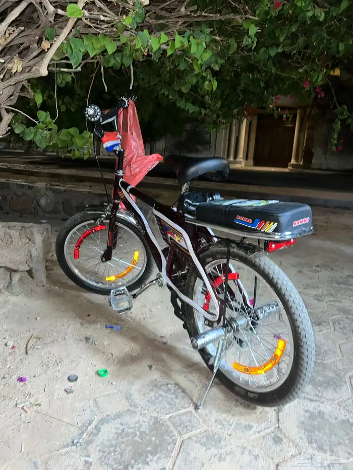 سيكل عنابي للبيع السعر السيكلين800لايجي الا صامل واحد اسود 1