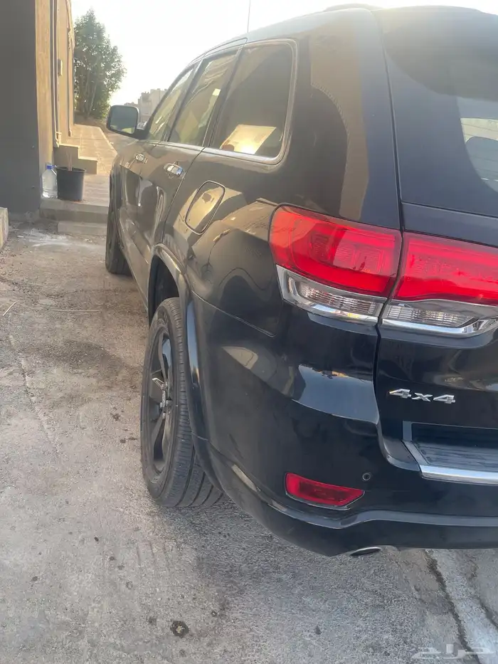 للبيع  جيب جراند شيروكي Overland 4 4 موديل 2015 2