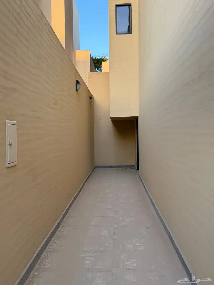 دورين للإيجار في حي الملقا 1