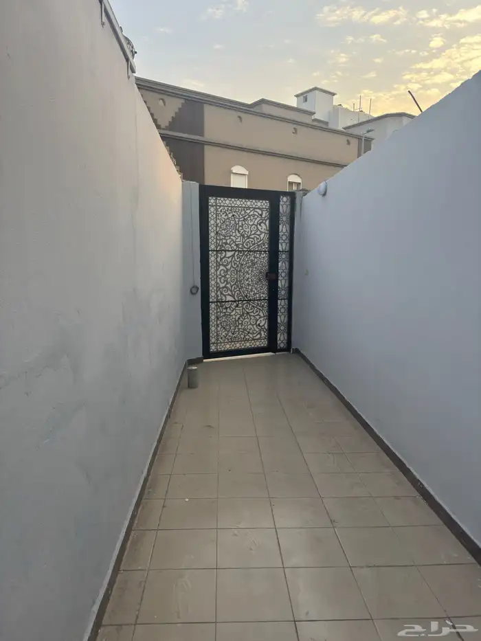 شقة للايجار حي السامر 27 الف 4 غرف 7