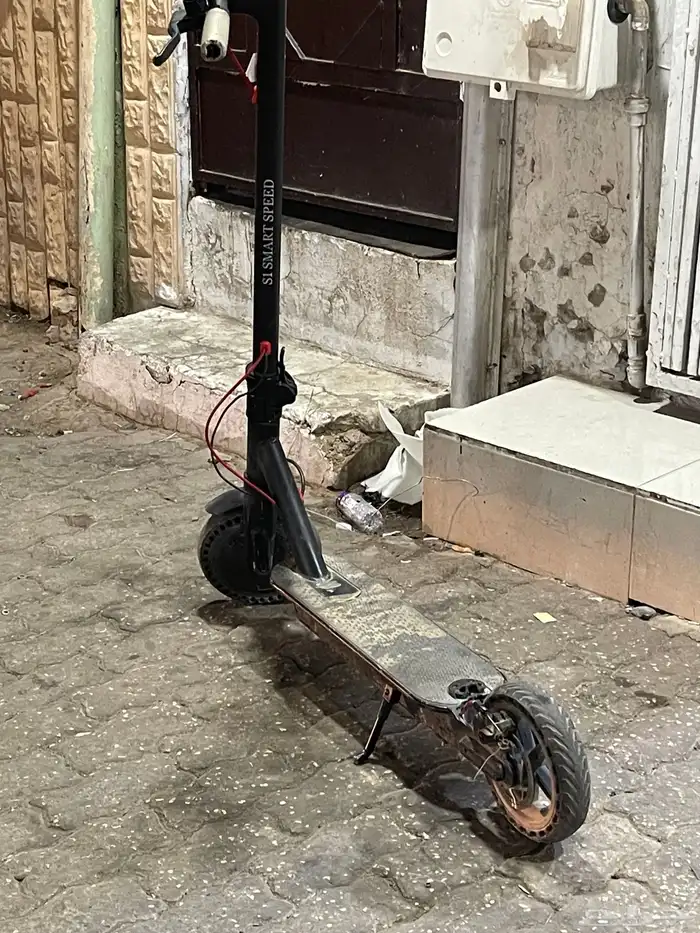 سكوتر للبيع شغال مع الشاحن 0